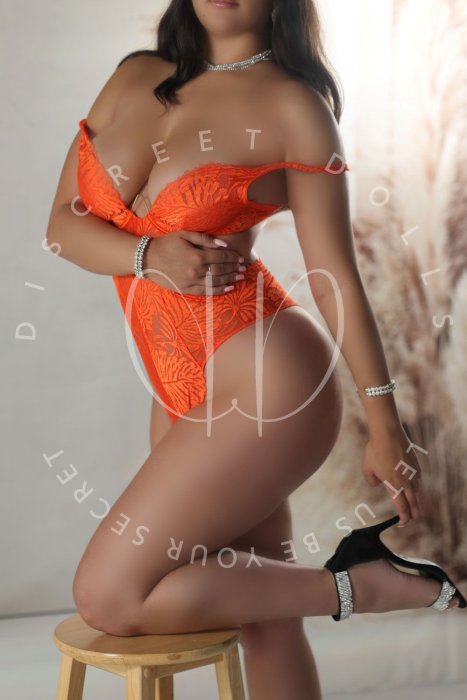 AVERY-CURVY ITALIAN- ESCORT-MARKHAM.JPG