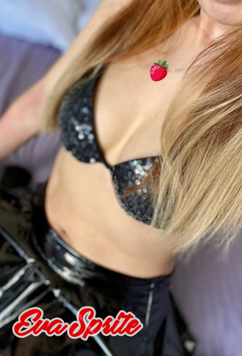 Evaselfie01.jpg