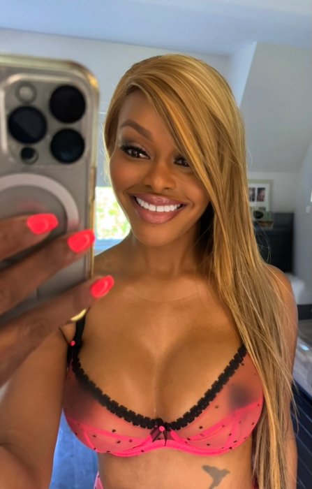 Facetune_24-05-2025-10-49-16.jpeg