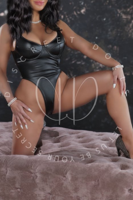 GIA-ESCORT-SEXY-ETOBICOKE.jpg