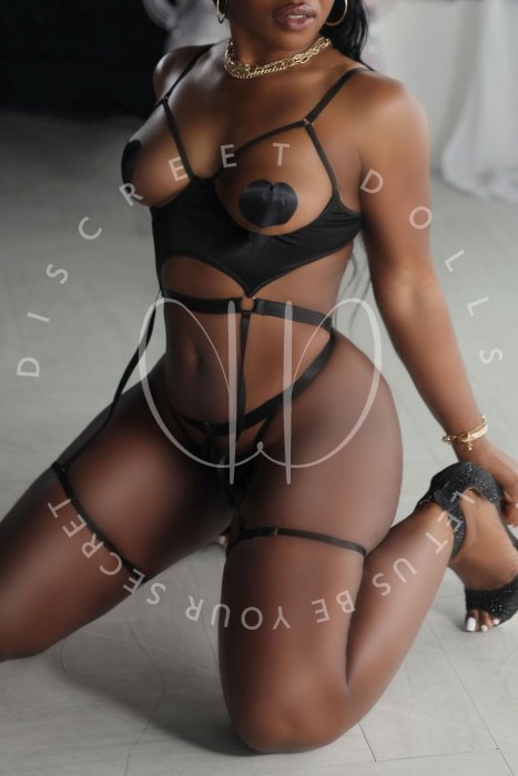 JOY-HOT-CURVY-EBONY-ESCORT-OAKVILLE.jpg