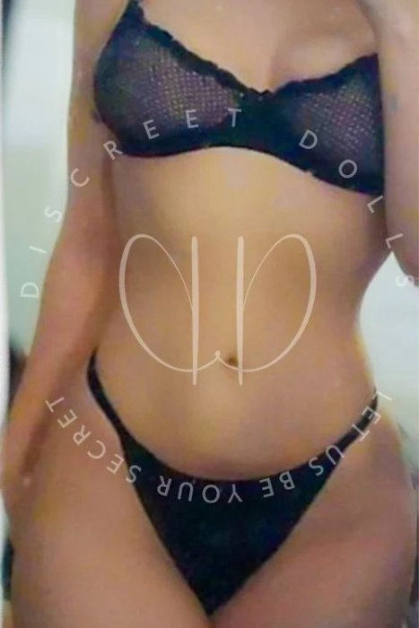 LILY-FIT-NATIVE-ESCORT-AIRPORT-YYZ.jpg