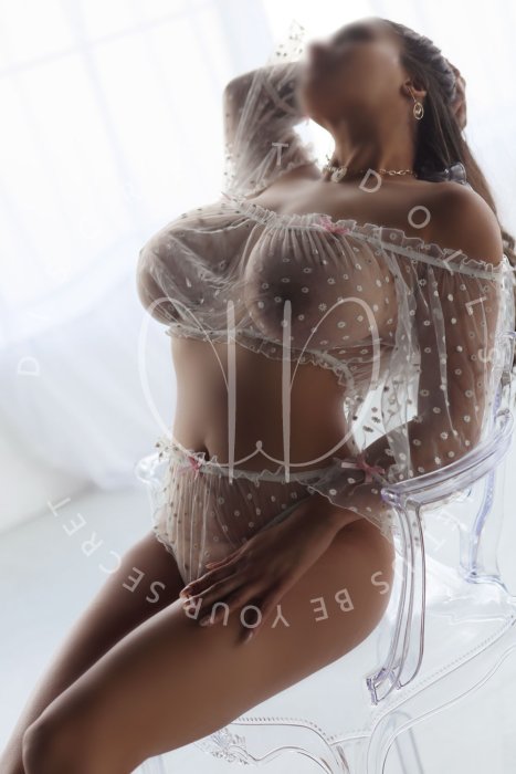 PARIS-BUSTY-ESCORT-HOT.jpg