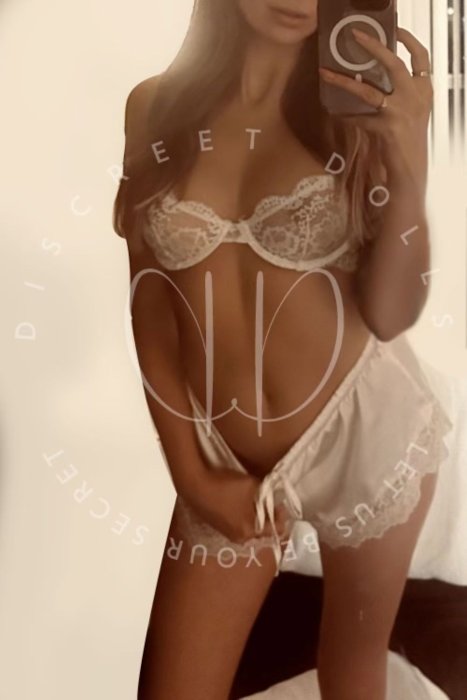 PRESLEY-ESCORT-PETITE-NORTH YORK.jpg